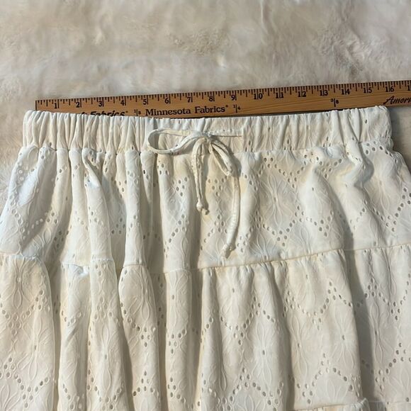 BCBGeneration White Eyelet Mini Skirt New w/out tags Size Large - Picture 8 of 13
